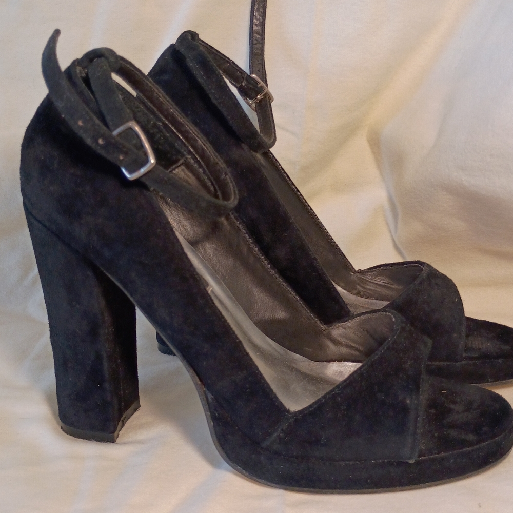 Velvet Heels - Picture 3 of 5